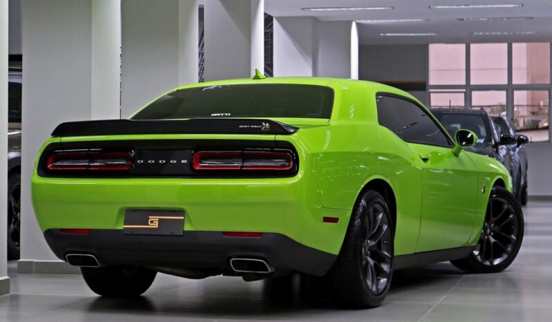 
								DODGE CHALLENGER cheio									