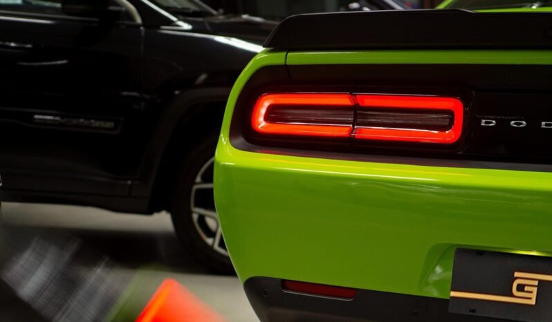 
								DODGE CHALLENGER cheio									