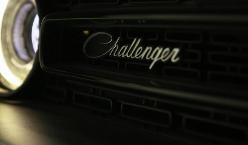 
								DODGE CHALLENGER cheio									