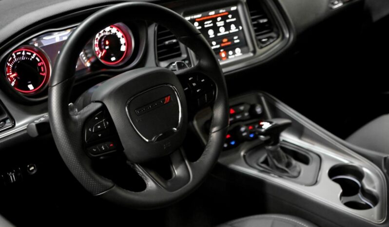 
								DODGE CHALLENGER cheio									