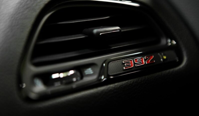 
								DODGE CHALLENGER cheio									