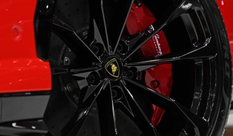 
								LAMBORGHINI URUS cheio									