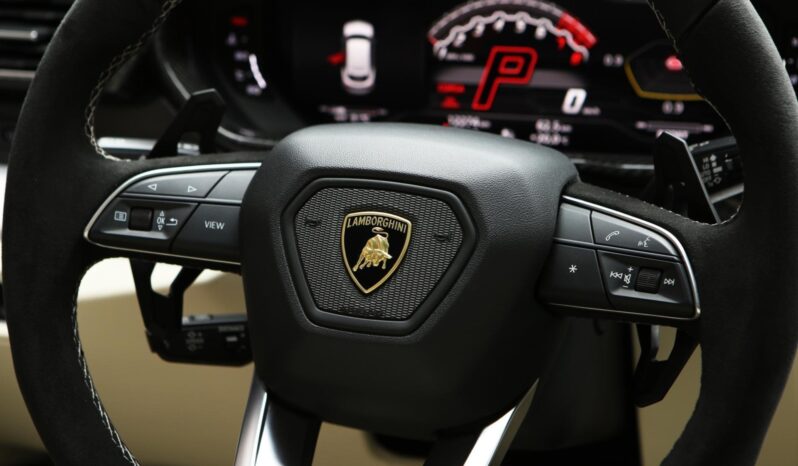 
								LAMBORGHINI URUS cheio									