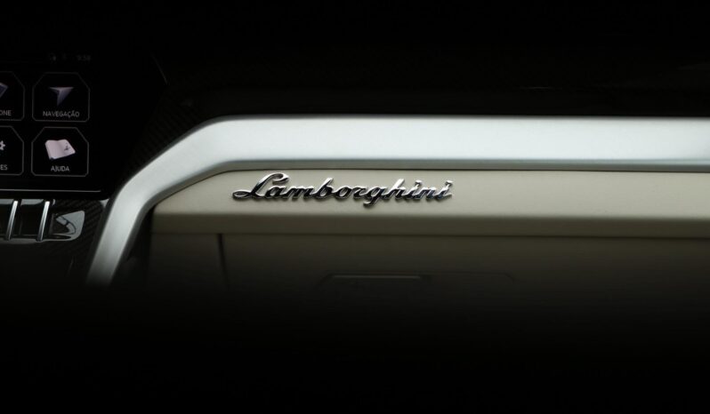 
								LAMBORGHINI URUS cheio									