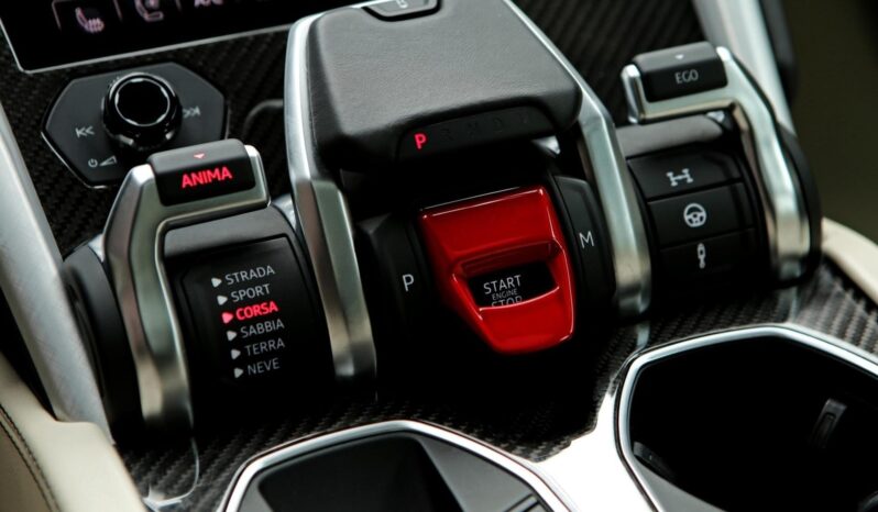 
								LAMBORGHINI URUS cheio									