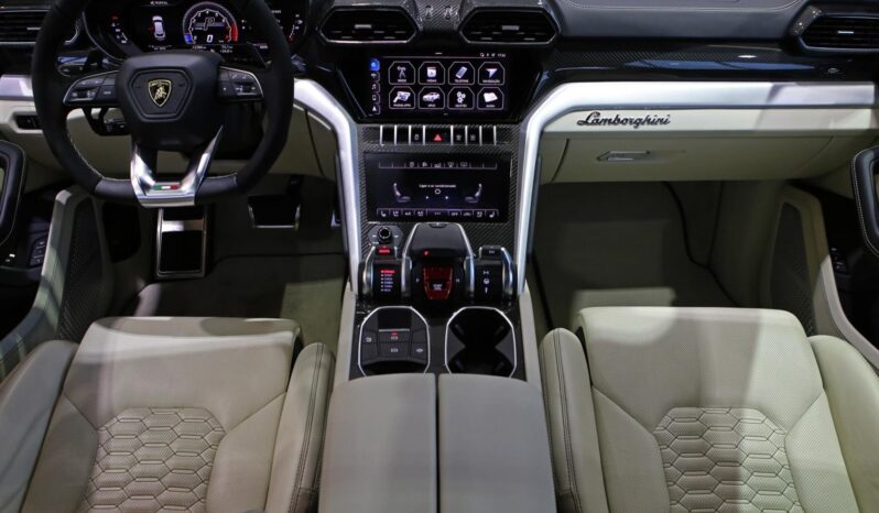 
								LAMBORGHINI URUS cheio									
