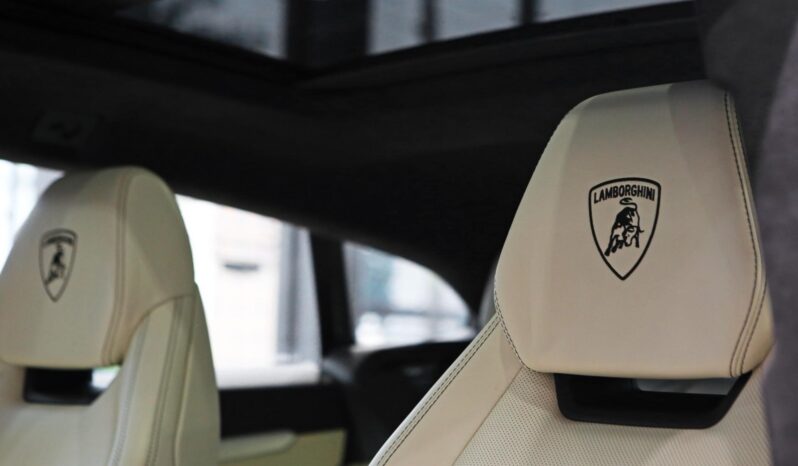 
								LAMBORGHINI URUS cheio									