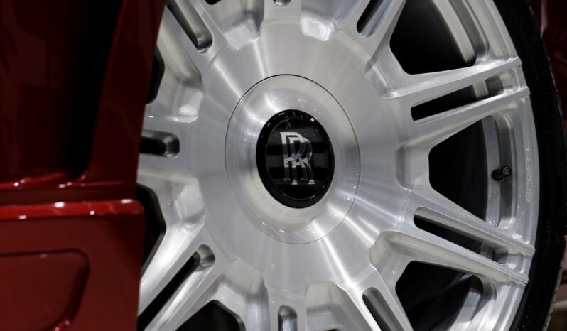 
								ROLLS-ROYCE CULLINAN cheio									