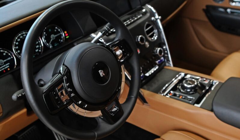 
								ROLLS-ROYCE CULLINAN cheio									