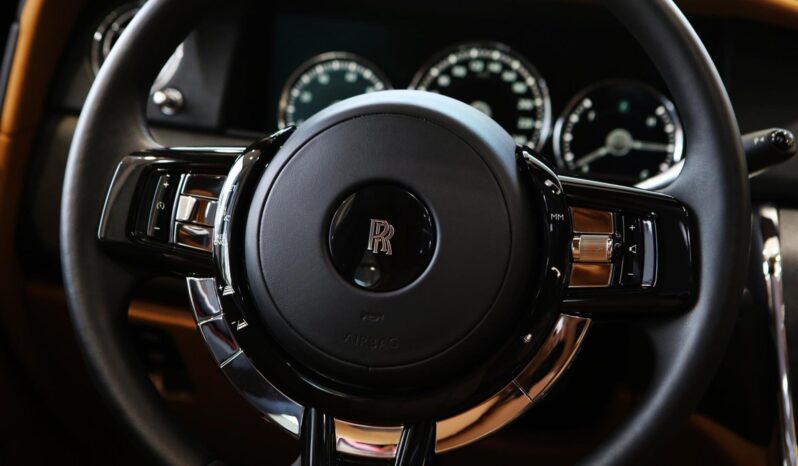 
								ROLLS-ROYCE CULLINAN cheio									