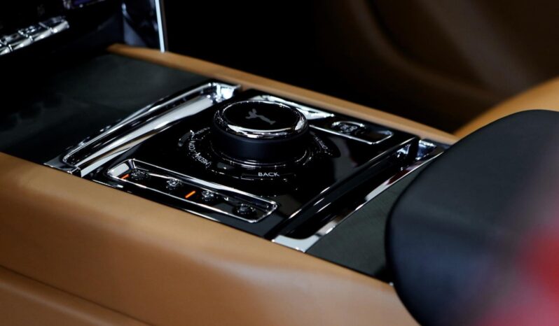 
								ROLLS-ROYCE CULLINAN cheio									