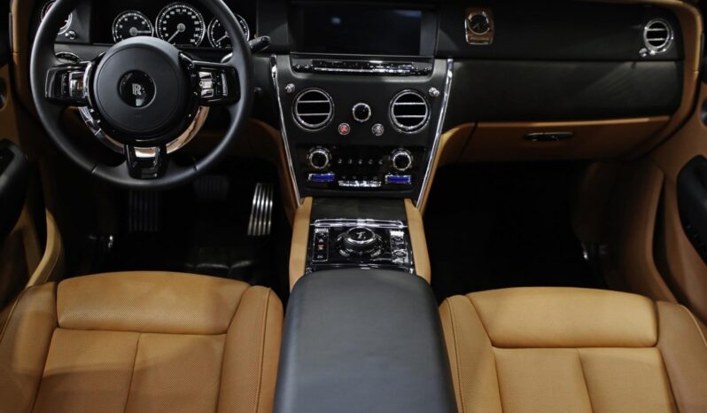 
								ROLLS-ROYCE CULLINAN cheio									